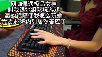 无套3P轮流内射大学生骚逼18次
